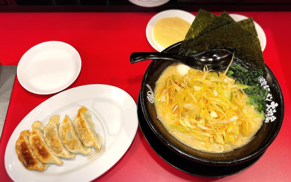 「ネギラーメン＋肉汁餃子セット」@横浜家系ラーメン大和家 八王子楢原店の写真