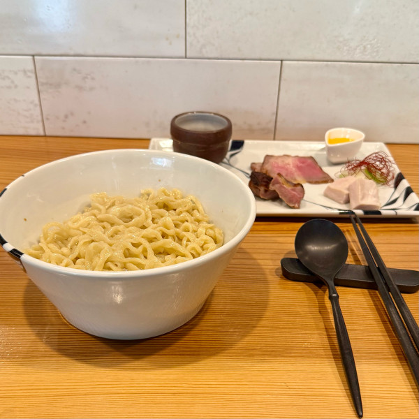 「あぶらそば ¥1,100 麺大盛 ¥100 得肉三昧 ¥900」@らーめん かねかつの写真