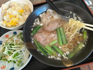 「定食 蒸し鶏肉の混ぜご飯＋ワンタン麺(880)」@一碗雲呑の写真