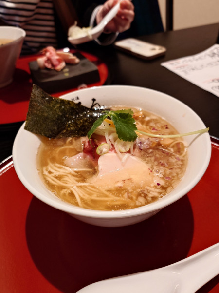「あら炊き中華蕎麦（白醤油）」@あら炊き中華そば わたる 幸町店の写真
