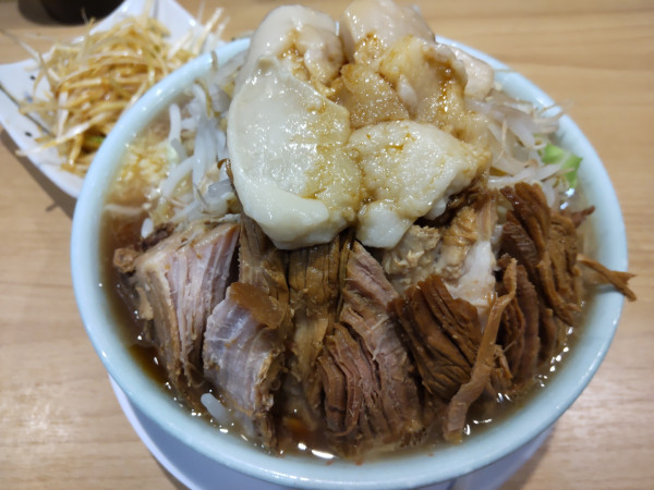 「小豚ラーメン＋味ネギ(本日無料)」@豚と脂。の写真