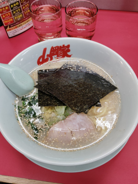 「塩ラーメン690円濃 クーポン餃子」@山岡家 越谷レイクタウン店の写真