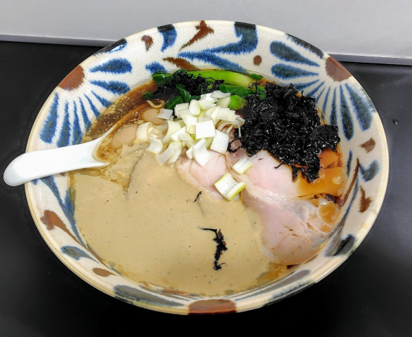 「牡蠣醤油らーめん(全部のせ) 1500円」@自家製麺SHINの写真