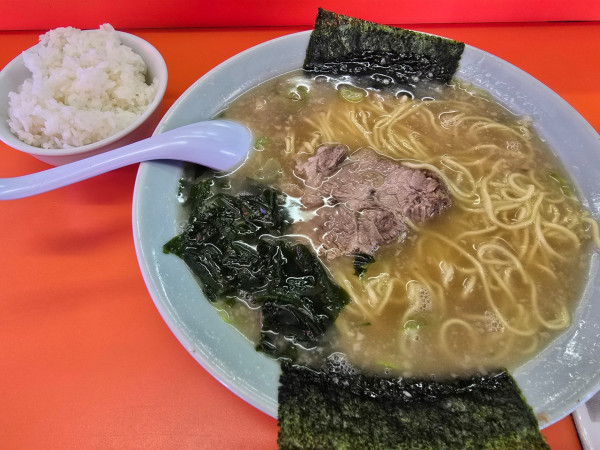 「ラーメン半ライスセット」@ラーメンショップ 小野路店の写真