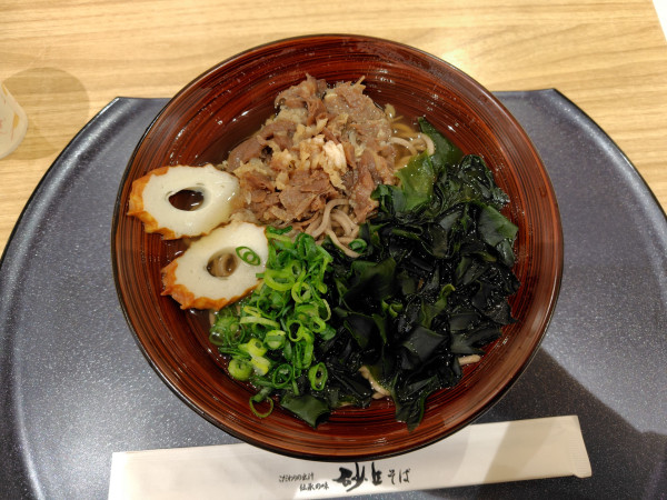 「肉そば790円、わかめ70円」@砂丘そばの写真