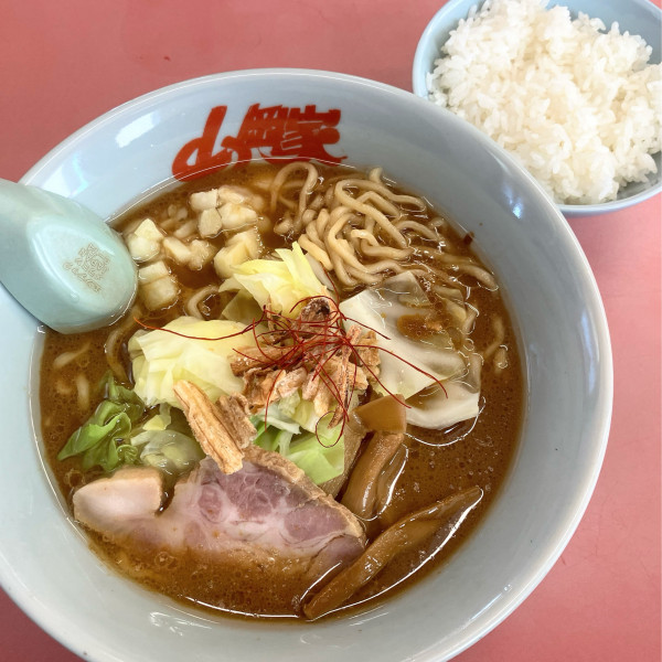 「特製カレーとんこつラーメン950円半ライスCP」@ラーメン山岡家 八千代店の写真
