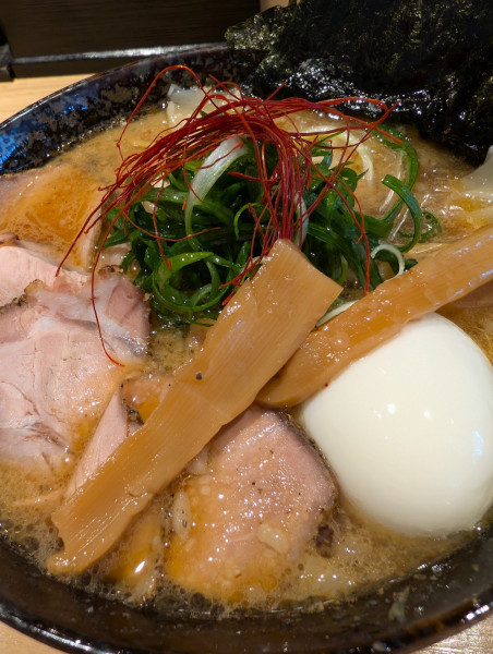 「姫路拉麺・ワンタン&ホルモン増し」@姫路麺哲の写真