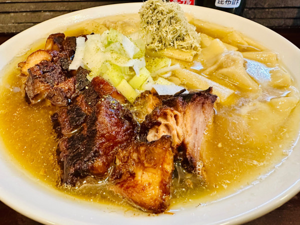 「ワンタンチャーシューメン(大)淡口【1850円】」@手打ち 陰日向の写真