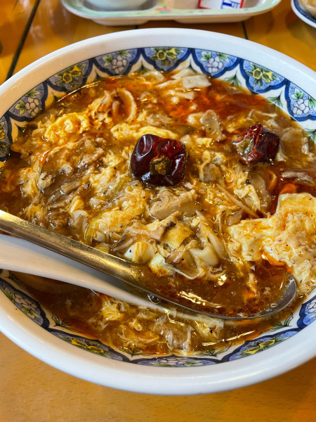 「激辛スーラータンメン 刀切麺」@中国ラーメン 揚州商人 田無店の写真