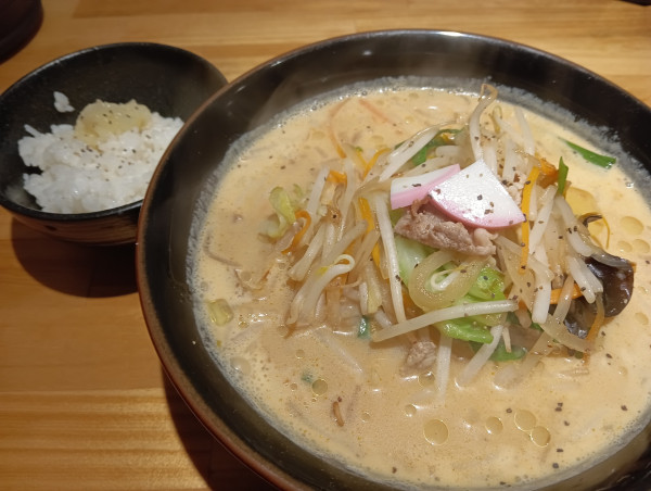 「味噌野菜タンメン・麺半分+小ライス（￥1,000+サービス）」@荻窪 武茂の写真