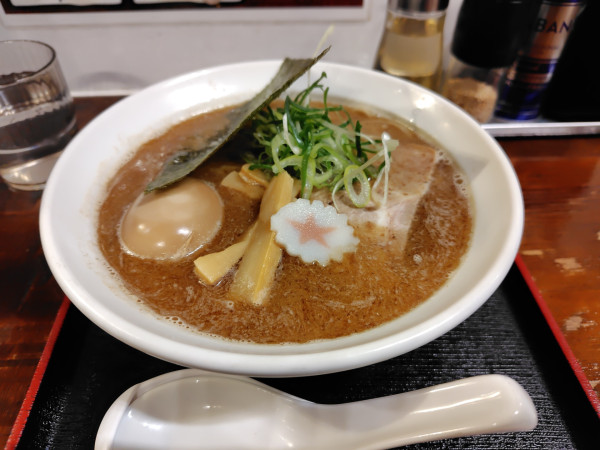 「魚介豚骨濃らーめん 味玉(並)¥1100」@麺場 新 ARATAの写真