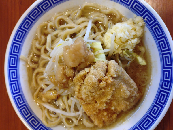 「ラーメン豚なし900 唐揚げ200」@びんびん豚 坂戸店の写真