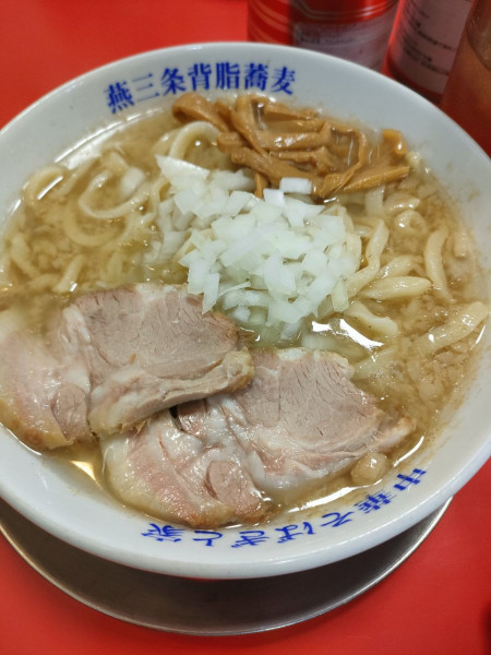 「煮干しラーメン　玉ねぎ多め背脂多め」@燕三条中華そば ぎと家 武里本店の写真