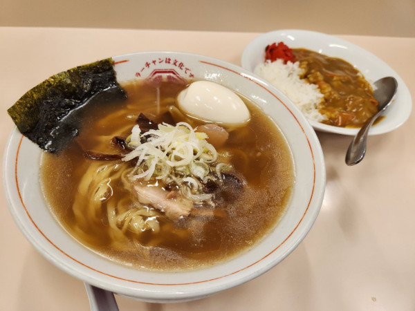 「煮干しラーチャン半カレー味玉」@ラーチャン専門 我武者羅 蒲田店の写真