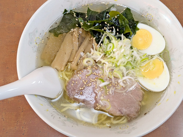 「塩ラーメン＋ゆで玉子」@珍來 亀戸店の写真