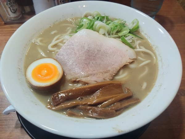 「こく煮干し塩」@長尾中華そば 東京神田店の写真