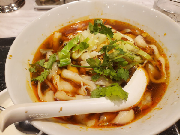 「サンラー刀削麺」@刀削麺酒坊 東京駅店の写真