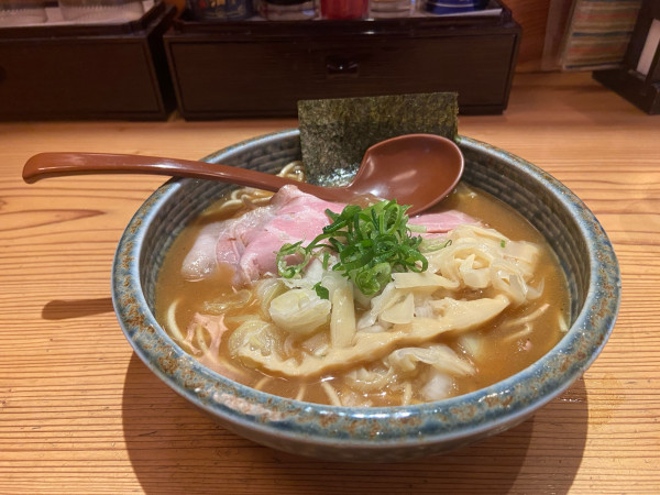 「濃厚中華そば」@麺通 伊武記の写真