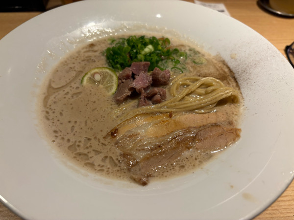 「ラム豚骨ラーメン950円」@自家製麺 MENSHO TOKYOの写真