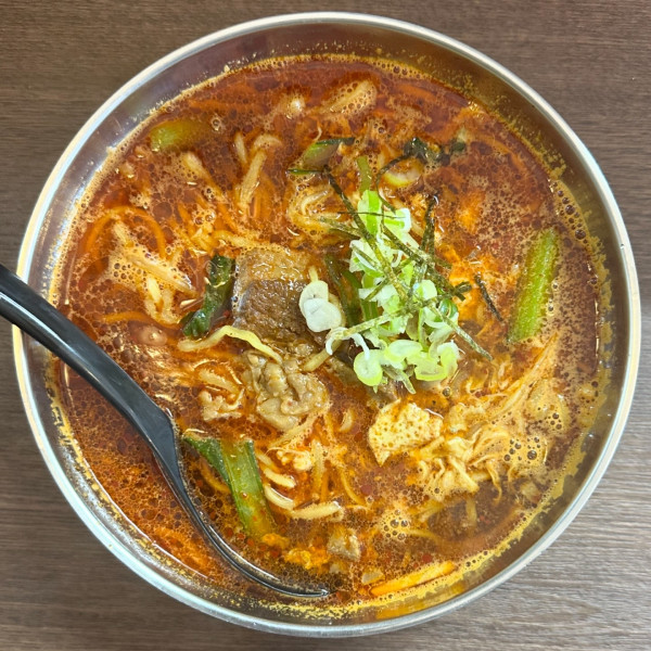 「かるびラーメン（中辛）」@かるびラーメン 神田小川町店の写真