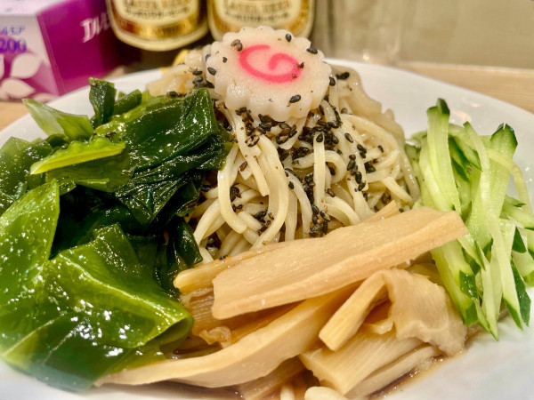 「サッポロ赤星２本 ＋ メンマ皿 → 冷やし中華 わかめ」@らーめん 高尾の写真