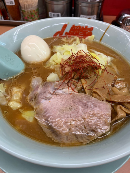 「特製カレーとんこつラーメン(味付玉子)」@ラーメン山岡家 いわき店の写真