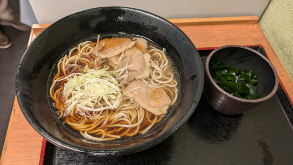 「【春メニュー】鴨南蛮そば、三陸わかめ（クーポン）」@ゆで太郎 水道橋店の写真