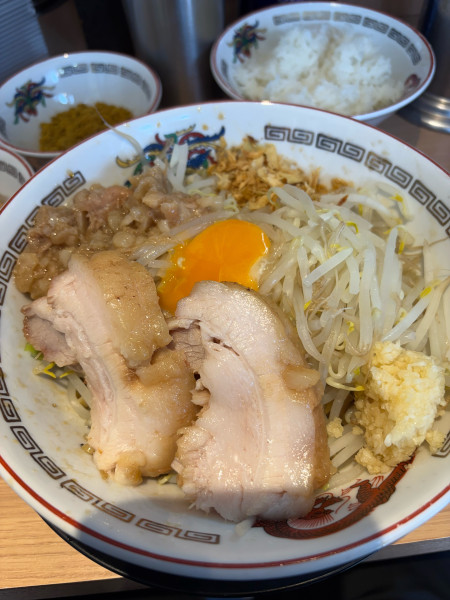 「汁なし小　肉あぶら　ぶっカリー」@ラーメン豚山 門前仲町店の写真