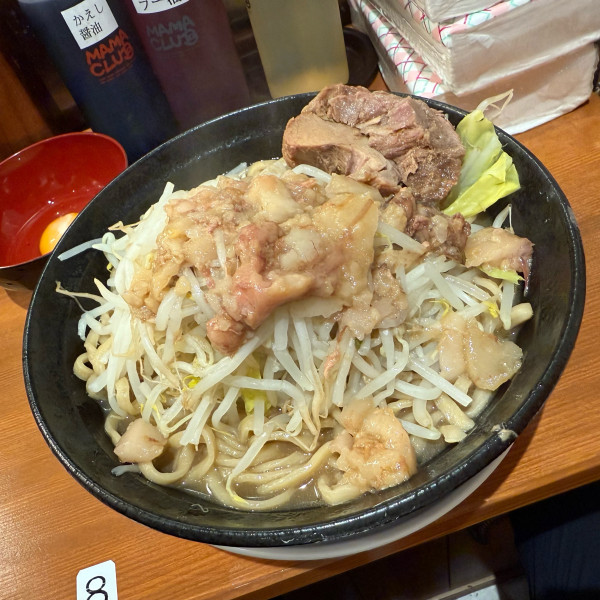 「中ラーメン『コール』背脂マシマシ」@ラーメン 太るの写真