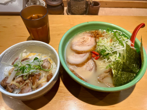「鶏白湯らーめん(全部入り)＋ちゃーしゅー飯」@麺匠 喜楽々の写真
