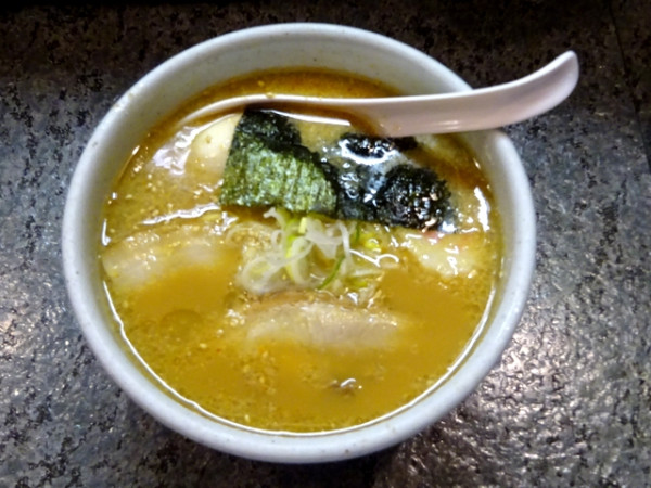 「しょうゆらーめん (サービス券利用)＋半熟味玉(150円)」@らーめん 山頭火 五反田店の写真