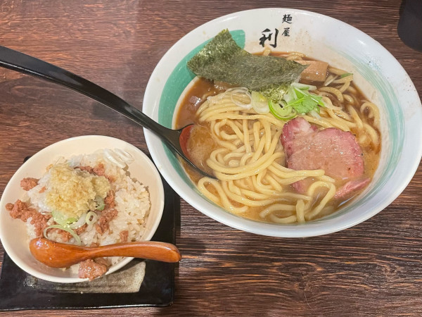 「らぁめん(並)、ジンジャーごはん」@自家製麺 麺屋 利八の写真