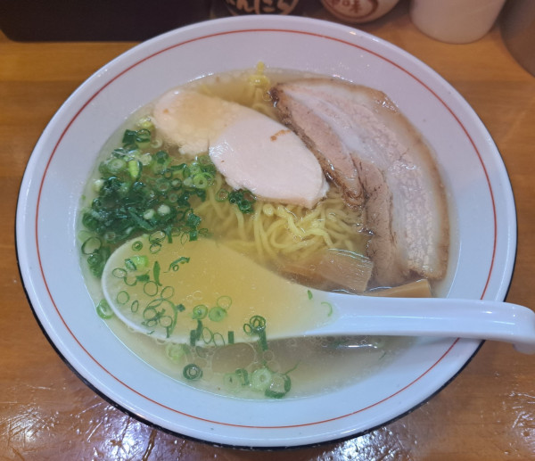 「塩らぁ麺830円」@らぁー麺や くろべいの写真