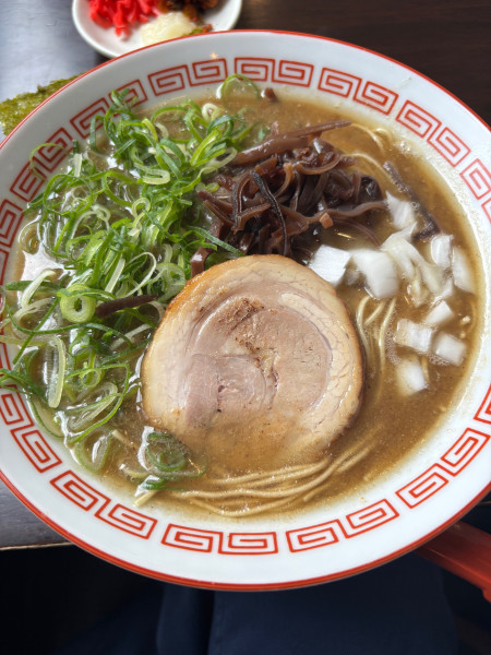 「魚介長浜らーめん900円➕半替玉80円➕はりがね」@博多・長浜ラーメン 一途の写真