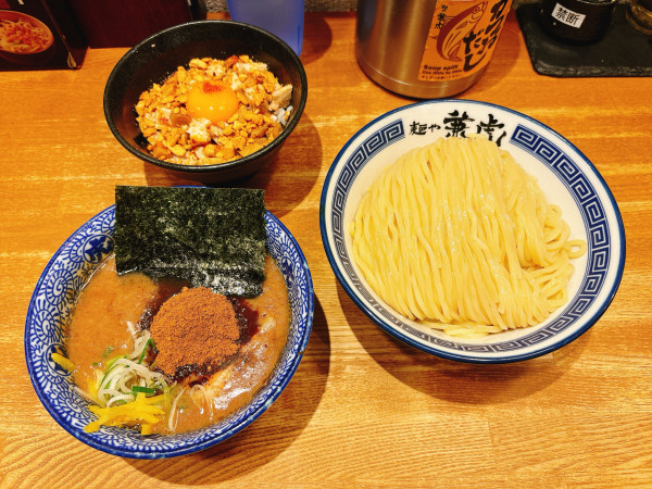 「濃厚つけ麺＋豚ご飯ラー油ガーリック」@麺や兼虎 天神店の写真
