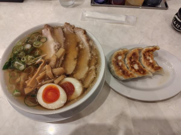 「チャーシューメン&味玉＋焼餃子3個」@麺屋はやかわの写真