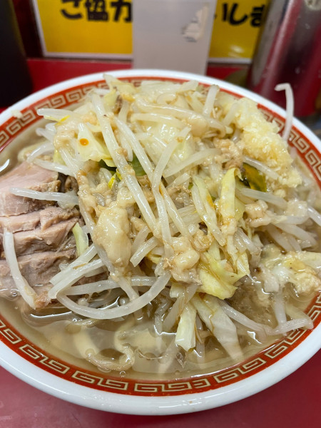 「小豚入り ゼンマシ」@ラーメン二郎 目黒店の写真