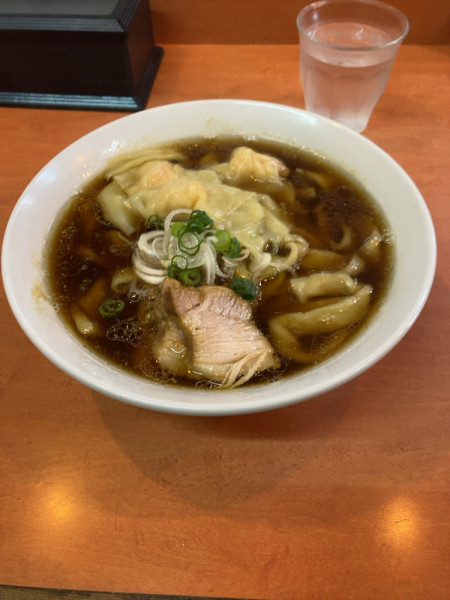 「海老ワンタン　醤油」@日陰の写真