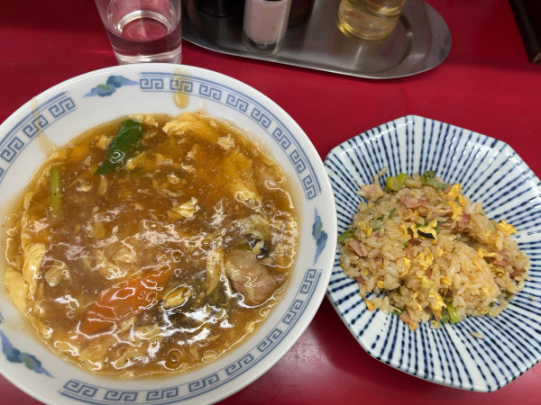 「半ターローメンと半チャーハン1180円」@新珍味の写真