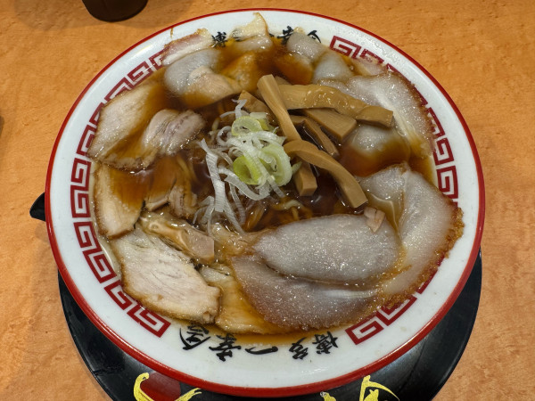 「肉盛り中華そば 1130円」@博多 一幸舎 博多駅筑紫口店の写真