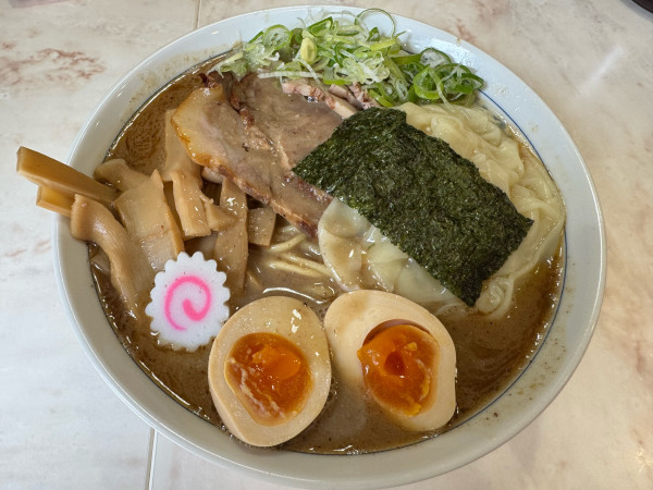 「全部入りらーめん中盛り濃厚スープ」@中華そば なりたやの写真