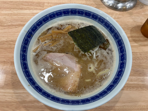 「ラーメン（麺半分）1000円」@中華そばの店 みのひの写真