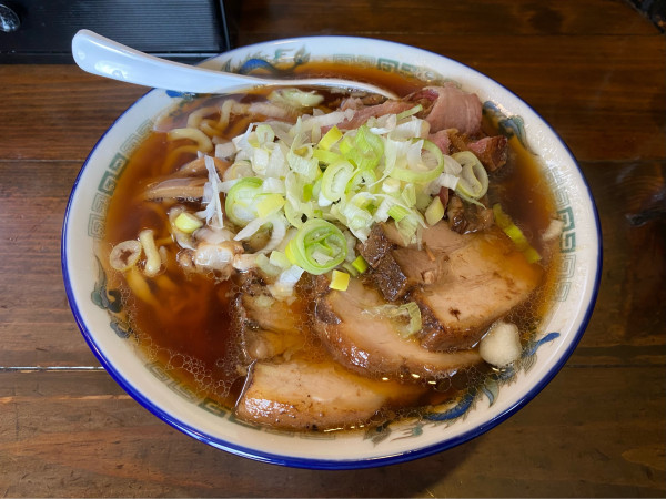 「煮干しチャーシュー麺（醤油）1,400円」@麺 島むらの写真