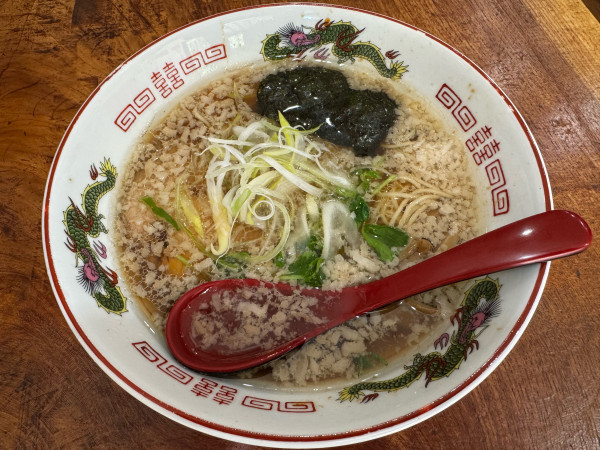 「背脂醤油ラーメン　825円」@満月の写真