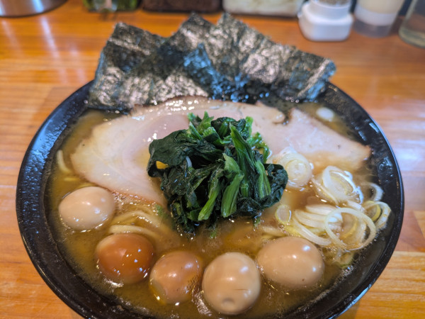 「醤油ラーメン(900円)＋うずら5個(150円)」@らぁーめん 滿帆家の写真