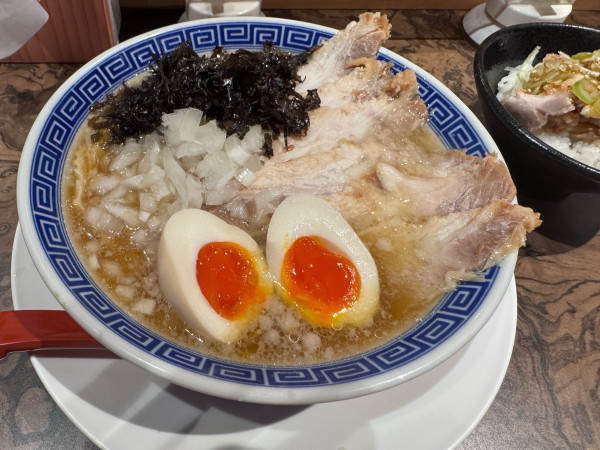 「特性背脂中華」@新潟発祥 なおじ 有楽町店の写真