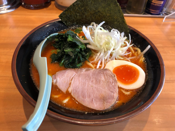 「辛豚骨ラーメン」@横浜家系ラーメン 中野家 東長崎店の写真
