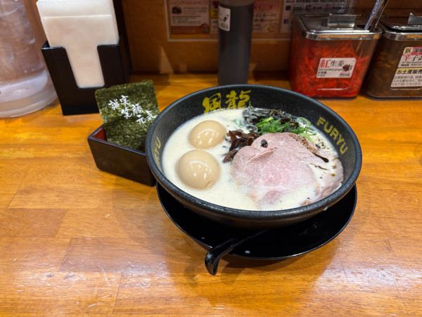 「黒マー油とんこつラーメン」@博多風龍 高田馬場店の写真