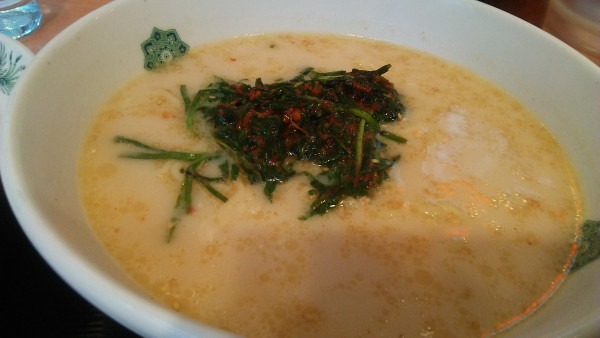 「豚骨ニラ南蛮 650円＋半ライス 150円」@日高屋 春日駅前店の写真