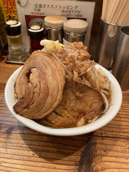 「雷そば＋ウデ肉 計1180円」@雷 千葉駅前店の写真